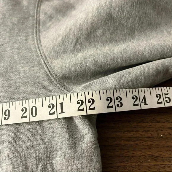 Roots  pullover *stain - Picture 7 of 13